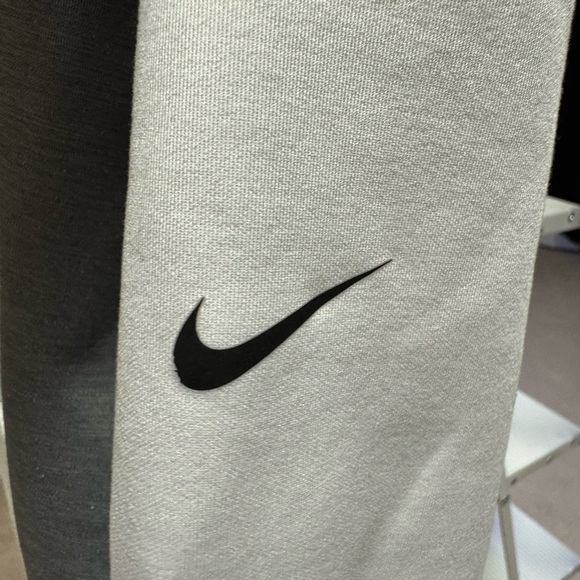 Nike Therma- Fit pullover preloved size S P Ch runs big Women’s size - Picture 3 of 7